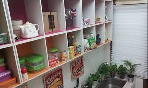 Deko sesuai untuk rumah sewa tidak mengapa jika rumah anda tiada kabinet, just diy guna meja lipat biasa letak skirting (boleh skirting memainkan peranan, untuk kelihatan lebih kemas (sis tempah on9 shj) pokok2, frame, organizer box beli di eco. Guna Rak Buku Rm 14 90 Untuk Bina Kabinet Dapur Cantik Dan Kemas Macam Ni Impiana