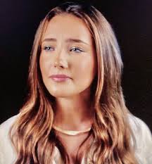 This is such an amazing performance by Lucy, who just turned 15 at the time  of this release! She has made so many amazing videos since then. But this  remains one of