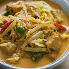 Jika sudah, masukkan bumbu dasar seperti bawang putih, lengkuas, dan juga daun salam lalu. Lodeh Pepaya Muda Indofood Solution