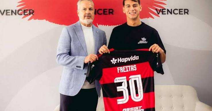 Flamengo anuncia Joaqu&iacute;n Freitas, promessa argentina de 19 anos