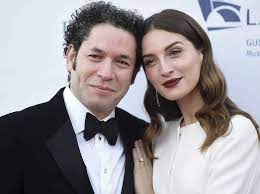 Diese statistik zeigt die bisherigen stationen von rafael dudamel. Problemas En Casa La Esposa De Gustavo Dudamel Confeso Tener Fallas En La Intimidad El Cooperante
