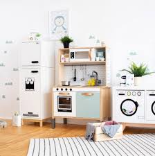 Gestalte Deine Ikea Kinderkuche In Deinem Lieblingsdesign In 2020 Ikea Kinderkuche Kinderkuche Ikea Spielkuche