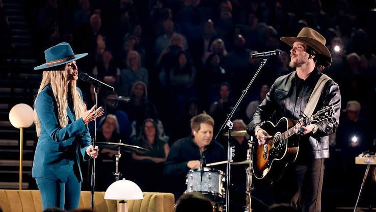 Lainey Wilson and Brandon Lake Win Dove Award for 'The Jesus I Know Now' -  Backstage Country