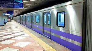 Kolkata Metro: রাখে হরি মারে কে! মেট্রো লাইন থেকে যাত্রীকে উদ্ধার করলেন  রেলকর্মী - Bengali News | One person felt on Kolkata Metro's track, metro  worker rescued | TV9 Bangla News