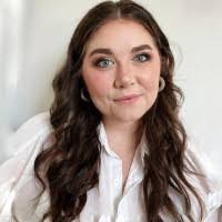 Lilly Meek's Instagram, Twitter & Facebook