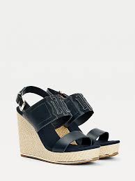Après la sneaker à talon compensé, la ballerine à talon compensé, mustang a sauté sur le créneau tirée de l'espadrille plus classique de chez mustang (1218205), la version talon compensé offre les. Espadrilles A Talon Haut Compense Bleu Tommy Hilfiger