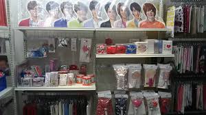 ジャニーズグッズは、高く買取してもらえる ことをご存知ですか？ 私がよく利用するのは、 ジャニヤード というジャニーズグッズの買い取り専門店です。 コンサートに行った時に購入したグッズや、ジャニーズショップで購入した写真など、ジャニーズの公式グッズであれば高価で買取. åº—èˆ—æ¡ˆå†… ã‚¸ãƒ£ãƒ‹ãƒ©ãƒ³ãƒ‰åå¤å±‹åº— ã‚¸ãƒ£ãƒ‹ãƒ©ãƒ³ãƒ‰åº—èˆ— ã‚¤ãƒ™ãƒ³ãƒˆæ¡ˆå†…