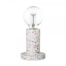 The tall terrazzo base creates a. Weisse Terrazzo Tischlampe Moderne Beton Tischlampen