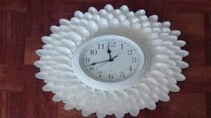 En nuestra página web puedes encontrar juguetes de cartón como: Reloj Con Materiales Reciclados Diy Paso A Paso