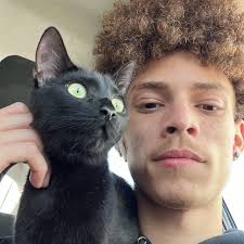 The MCU really created this visual of Iron Man looking thru his helmet &  it's been adapted in so many things afterwards that I think it's a minor  detail that's taken for