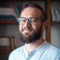 100+ perfiles de «Deak»