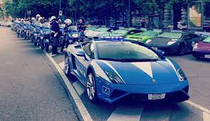 Tabi ki, dünyada devam eden değişiklerle birlikte, arabalar da kendini yeniliyor. Dunyanin En Pahali 10 Polis Arabasi Paratic