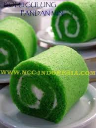 Kue ini memiliki tekstur yang sangat lembut dan empuk, juga aroma wangi. Bolu Gulung Pandan Mini By Fatmah Resep Koki Rumahan Facebook