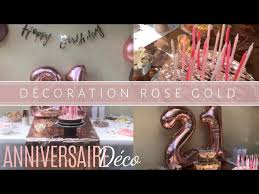 J'ai recouvert le papier rigide de papier rose et j'ai fait des fleurs avec du papier crépon. Deco Anniversaire Rose Gold Youtube