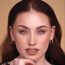 Juliette Taylor's Instagram, Twitter & Facebook