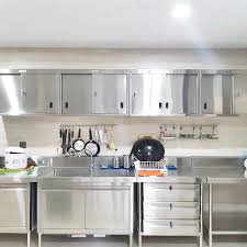 Tidak hanya ini akan menghemat waktu bekerja, peralatan dapur ini juga mengambil tugas mengiris, memotong, memeras, menggiling dan. Inspirasi Kitchen Set Stainless Untuk Dapur Rumah Desain Dapur Kecil Dapur Rumah Desain Dapur