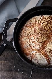 Weissbrot Aus Der Cocotte In Der Cocotte Von Staub Lasst Sich Besonders Einfach Brot Backen Zum Beispiel Dieses Einfa Brot Selber Backen Brot Backen Weissbrot