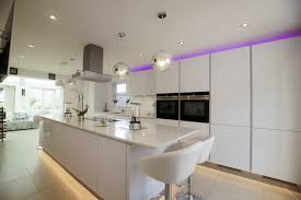 21 new pictures of white kitchens