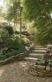 Creer Le Plus Beau Jardin Avec Le Gravier Pour Allee Escalier Gravier Pour Allee Arbres Jardin Vert In 2020 Garden Stairs Yard Landscaping Front Yard Landscaping