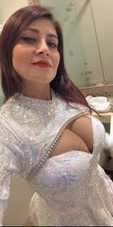 Yrma Guerrero ❤️ Cantante y fundadora 🎤 Corazón Serrano #Bella #cumbia  #femenina #EUROPA