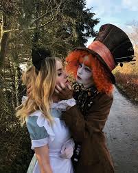 Hutmacher kostüm selber machen kostüme selber machen einfach wahrsagerin kostüm selber machen karnevalskostüme selber machen halloween kostüme und schminke verrückter hutmacher mad hatter cosplay. Der Verruckte Hutmacher Kostum Selber Machen Maskerix De Mad Hatter Halloween Costume Alice Halloween Mad Hatter Costume
