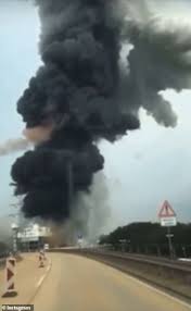 The ruptured tank was close to a methyl isocyanate tank which was undamaged by the explosion. Bnd Db87ugnhm