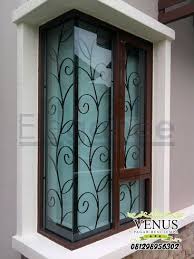 Teralis jendela tentunya sudah tidak asing buat kita, teralis jendela atau teralis pintu selain mempunyai nilai estetika dan keindahan berfungsi juga sebagai pengaman rumah atau bangunan property lainnya. 99 Desain Teralis Besi Tempa Besi Ulir Klasik Minimalis Unik Desain Pintu Rumah Indah Daun Jendela