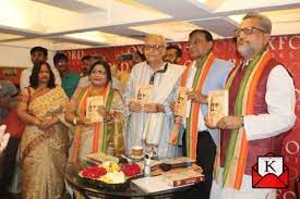 A Book Titled Monobid Rabindranath Written By Dr Hiranmay Saha Was Unveiled In The Presence Of The Author Actor Soumitra Chatterje Book Launch Books New Books