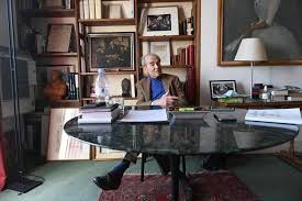 Né en 1928, robert badinter est issue d'une famille juive d'origine roumaine. Il Est Temps De Publier Ces Pieces Robert Badinter Nous Invite Dans Son Theatre Intime Le Mans Maville Com