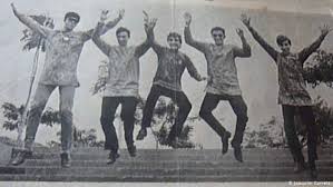 It is mainly characterized by different beat that altered the harmonies with the introduction of unconventional chords and an innovative syncopation of traditional samba from a single rhythmic division. A Musica Rock Em Angola E Mocambique Nos Anos 60 E 70 Angola Dw 16 04 2014