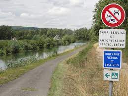 File Naix Aux Forges Meuse Canal De La Marne Au Rhin Chemin De Halage Piste Cyclable Itineraire National V52 Jpg Wikimedia Commons