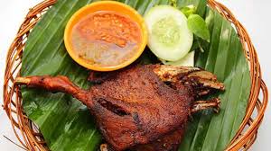 Bebek penyet sambal bawang siap disajikan. Resep Bebek Bakar Manis Lezat Sajianlezat Com