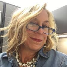 Roxanne Hood's Instagram, Twitter & Facebook