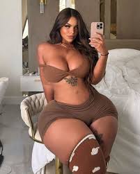 Inside wild life of plus size model Gracie Bon - 55inch bum ...