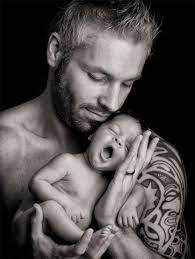 20 Photos Of Happy Dad And Their Newborn Babies Dad Baby Father And Baby Baby Photoshoot