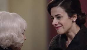 Madre tormentata e affascinante: chi è Lara Komar del "Paradiso delle  signore"