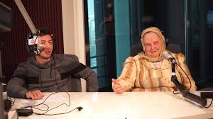 Mircea bravo și bunica merg în vizită pe la neamuri, ca să inspecteze și să afle mai multe despre teraglass! Bunica La Kiss Fm Mircea Bravo Youtube