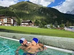 Book privately and save on your ski holiday in canazei. Dolaondes Un Pomeriggio In Piscina A Canazei Con I Bambini Trentino Con Viaggiapiccoli