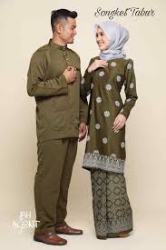 Although baju kurung is the generic name of the attire for both males and females, in malaysia, the female dress is referred to as baju kurung while the male dress is referred to as baju melayu. Baju Melayu 2019