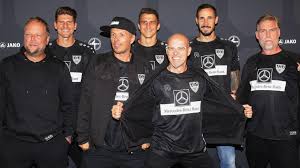 Aufgrund der hohen nachfrage ist das sondertrikot nun bis ende der woche in einer unlimitierten auflage erhältlich. Fanta Vier Designen Ausweichtrikot Des Vfb Stuttgart