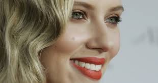 Scarlett Johansson superstar