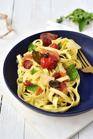 Salade De Tagliatelles A La Pancetta Et Tomates Roties Recette Tagliatelles Tomates Roties Salade Taboule