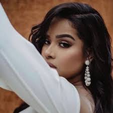 Karina Robinson's Instagram, Twitter & Facebook