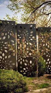 Gartenskulpturen Viel Besser Als Ein Typischer Zaun Sichtschutz Modernes Zaun Design Zaun Kunst Moderner Zaun