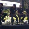 Reff g d c ada yang hilang dari perasaanku g d c yang terlanjur sudah kuberikan padamu g d c padahal aku tak berarti tanpamu em d c berharap kau tetap disini em d c berharap dan berharap lagi. Lirik Dan Chord Lagu Damai Yang Hilang God Bless