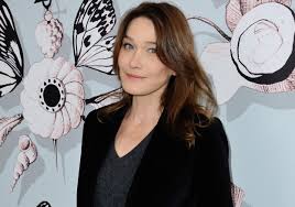 La chanteuse de 50 ans veille cependant à ne pas exposer le visage de giulia en la filmant de dos. Carla Bruni Decouvrez Les Photos De L Anniversaire De Sa Fille Giulia Elle