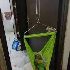 Desain ayunan besi ini dibuat khusus untuk hunian industrial modern. Ayunan Bayi Per 2 Joeyi Pink Biru Hijau Shopee Indonesia