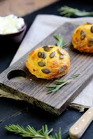 Scones Sales A La Citrouille Au Romarin Et Au Parmesan Recettes De Cuisine Scones Sales Citrouille