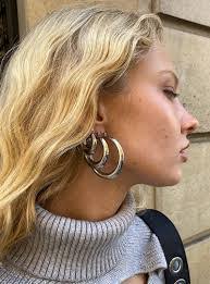 Polly Hook's Instagram, Twitter & Facebook