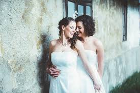 Maybe you would like to learn more about one of these? Zwei Brautkleider Fur Eine Lesbische Hochzeit Authentische Inspiration